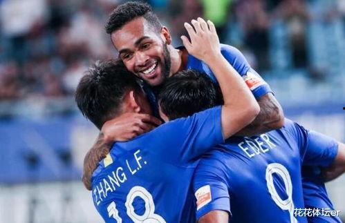 国内足坛爆料最新消息,转会风云再起，豪门争抢新星